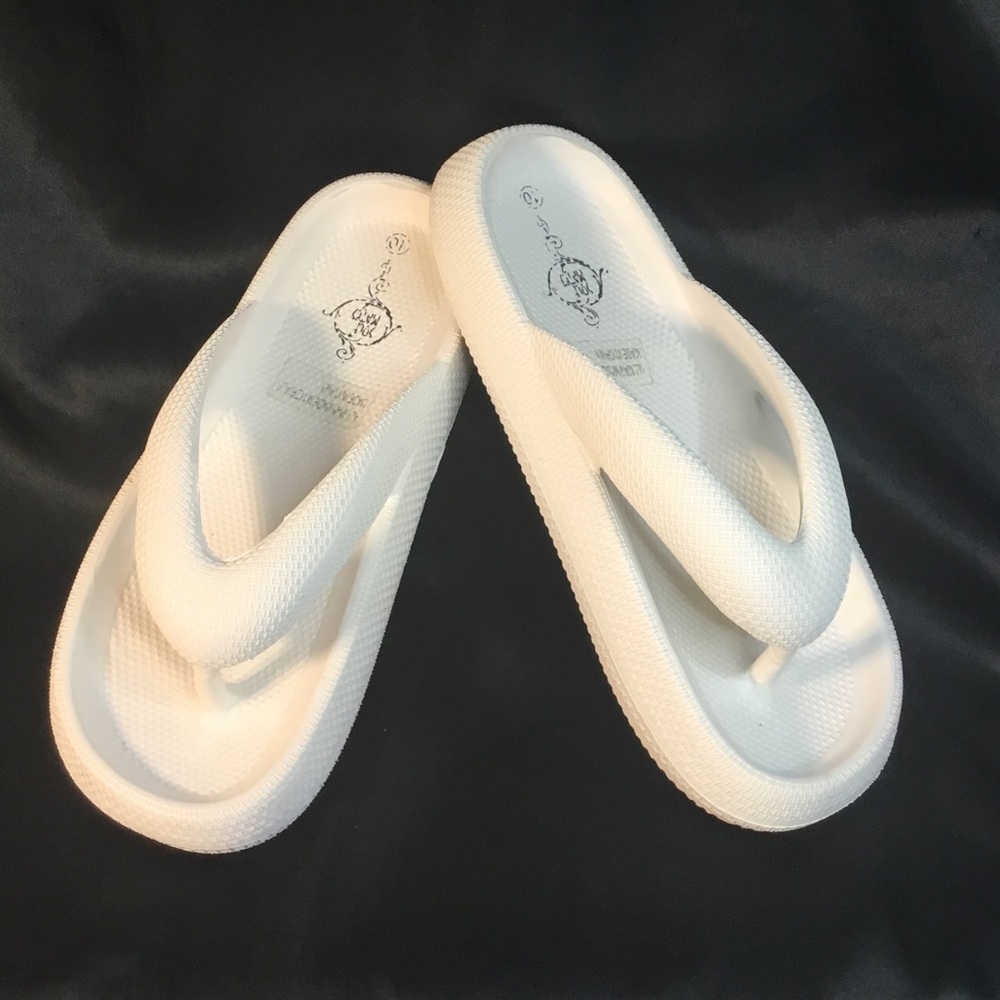 Sole Mate White Women's Foam Flip-Flop Sandals - Comfortable Everyday Thong